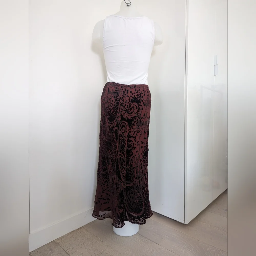 Vintage '90s Abstract Maroon/Burgundy Burn Out Velvet Skirt; Size S - Picture 6 of 9